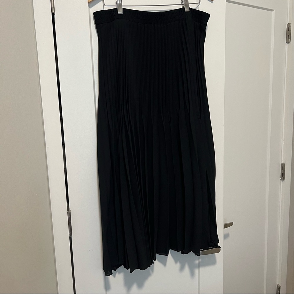Max Studio Black A-Line Pleated Skirt